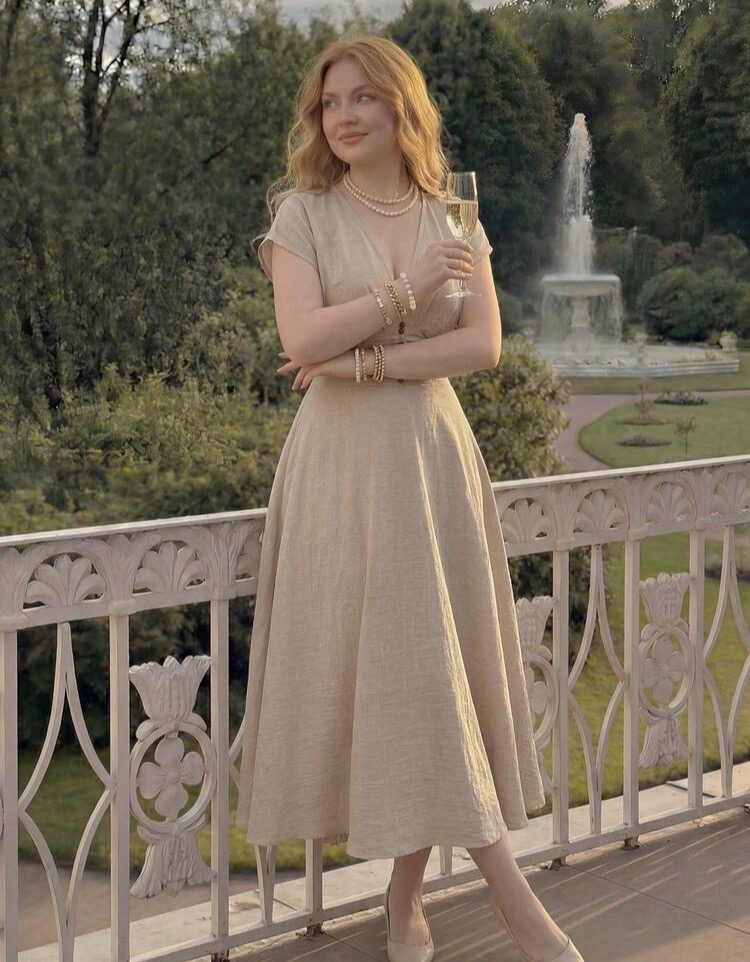 Vestido elegante con botones 